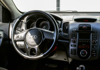 Подержанный автомобиль Kia Cerato Sedan 2012 года (17 фото)