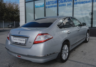 Подержанный автомобиль Nissan Teana 2012 года (5 фото)