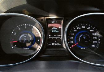 Подержанный автомобиль Hyundai Santa Fe 2013 года (17 фото)