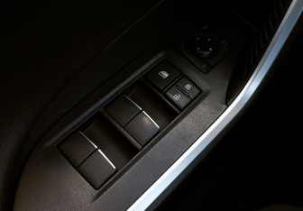 Подержанный автомобиль Toyota RAV4 2021 года (11 фото)