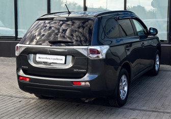 Подержанный автомобиль Mitsubishi Outlander 2013 года (5 фото)