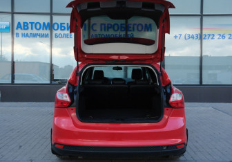 Подержанный автомобиль Ford Focus Hatchback 2012 года (18 фото)
