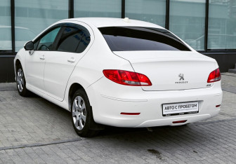 Подержанный автомобиль Peugeot 408 2013 года (3 фото)