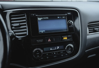 Подержанный автомобиль Mitsubishi Outlander 2014 года (12 фото)