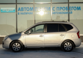 Подержанный автомобиль Kia Carens 2007 года (2 фото)