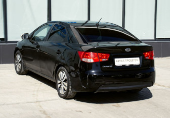 Подержанный автомобиль Kia Cerato Sedan 2012 года (3 фото)