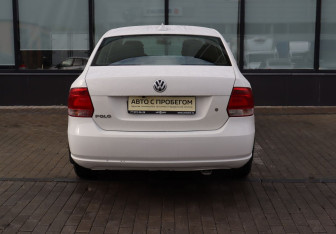 Подержанный автомобиль Volkswagen Polo Sedan 2013 года (4 фото)