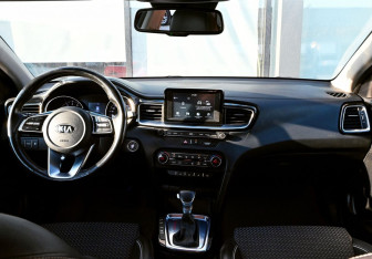 Подержанный автомобиль Kia Ceed Wagon 2019 года (17 фото)