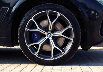 Подержанный автомобиль BMW X5 2020 года (24 фото)