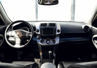 Подержанный автомобиль Toyota RAV4 2007 года (17 фото)