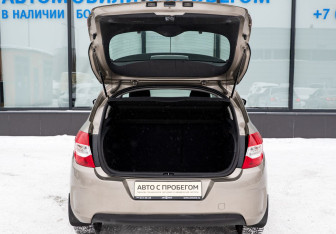 Подержанный автомобиль Citroen C4 Hatchback 2012 года (20 фото)