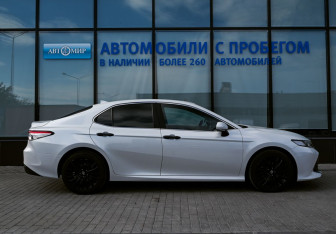 Подержанный автомобиль Toyota Camry Sedan 2018 года (6 фото)