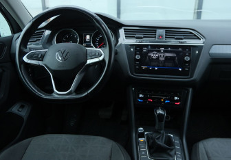 Подержанный автомобиль Volkswagen Tiguan 2021 года (10 фото)