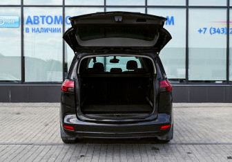 Подержанный автомобиль Opel Zafira Compactvan 2013 года (23 фото)