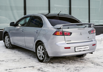 Подержанный автомобиль Mitsubishi Lancer Sedan 2010 года (3 фото)