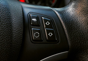 Подержанный автомобиль BMW X1 2012 года (13 фото)