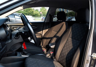 Подержанный автомобиль Kia Rio Hatchback 2020 года (16 фото)