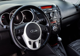 Подержанный автомобиль Kia Venga 2014 года (11 фото)