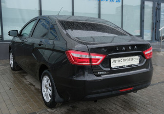 Подержанный автомобиль LADA (ВАЗ) Vesta Sedan 2016 года (3 фото)