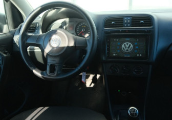 Подержанный автомобиль Volkswagen Polo Sedan 2012 года (10 фото)