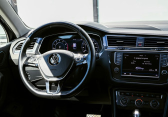 Подержанный автомобиль Volkswagen Tiguan 2017 года (23 фото)