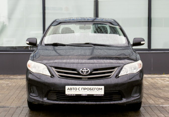 Подержанный автомобиль Toyota Corolla Sedan 2010 года (8 фото)