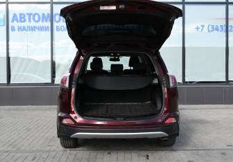 Подержанный автомобиль Toyota RAV4 2015 года (20 фото)