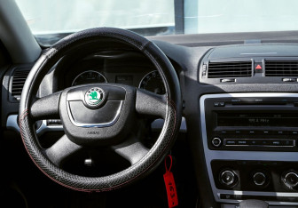 Подержанный автомобиль Skoda Octavia Liftback 2010 года (17 фото)