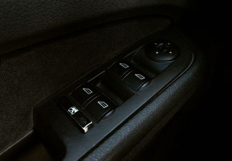 Подержанный автомобиль Ford Focus Sedan 2006 года (12 фото)
