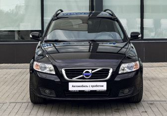 Подержанный автомобиль Volvo V50 2007 года (8 фото)