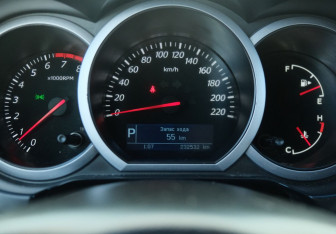 Подержанный автомобиль Suzuki Grand Vitara 2013 года (15 фото)