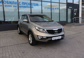 Подержанный автомобиль Kia Sportage 2010 года (7 фото)