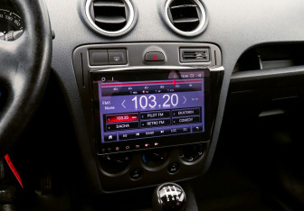 Подержанный автомобиль Ford Fusion 2008 года (10 фото)