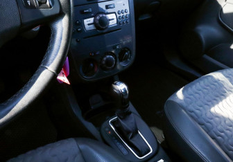 Подержанный автомобиль Opel Corsa 2011 года (9 фото)