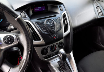 Подержанный автомобиль Ford Focus Wagon 2012 года (14 фото)