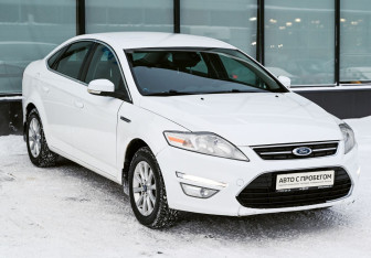 Подержанный автомобиль Ford Mondeo Liftback 2010 года (7 фото)