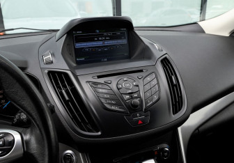 Подержанный автомобиль Ford Kuga 2014 года (10 фото)