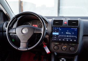 Подержанный автомобиль Volkswagen Jetta Sedan 2007 года (12 фото)