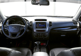 Подержанный автомобиль Kia Sorento 2013 года (18 фото)