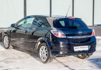 Подержанный автомобиль Opel Astra Hatchback 2008 года (3 фото)
