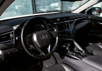 Подержанный автомобиль Toyota Camry Sedan 2018 года (15 фото)