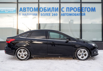 Подержанный автомобиль Ford Focus Sedan 2012 года (6 фото)