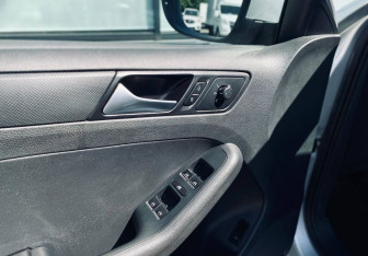 Подержанный автомобиль Volkswagen Jetta Sedan 2014 года (16 фото)