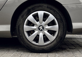 Подержанный автомобиль Peugeot 308 Wagon 2010 года (20 фото)