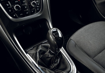 Подержанный автомобиль Opel Astra Hatchback 2012 года (10 фото)