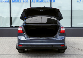 Подержанный автомобиль Ford Focus Sedan 2012 года (20 фото)