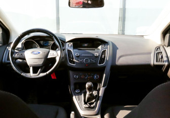 Подержанный автомобиль Ford Focus Hatchback 2016 года (18 фото)