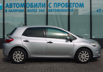 Подержанный автомобиль Toyota Auris Hatchback 2012 года (6 фото)