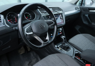 Подержанный автомобиль Volkswagen Tiguan 2021 года (9 фото)