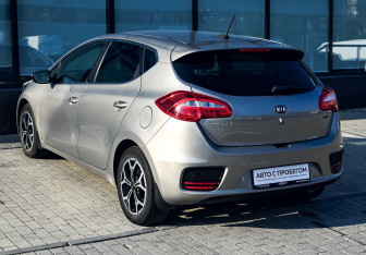 Подержанный автомобиль Kia Ceed Hatchback 2016 года (3 фото)